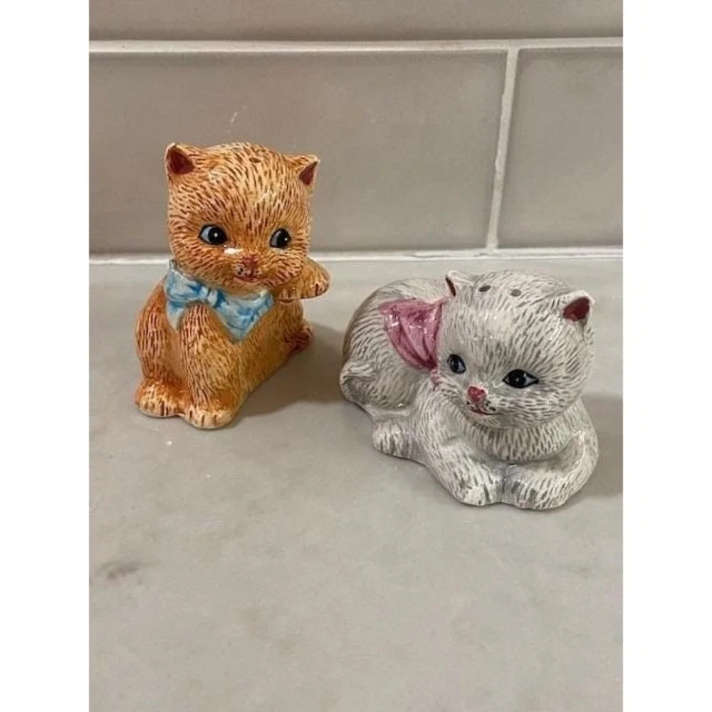 Cat Salt and Pepper Shakers Ginger and Grey Kittens Set Vintage BHPONY Ceramic